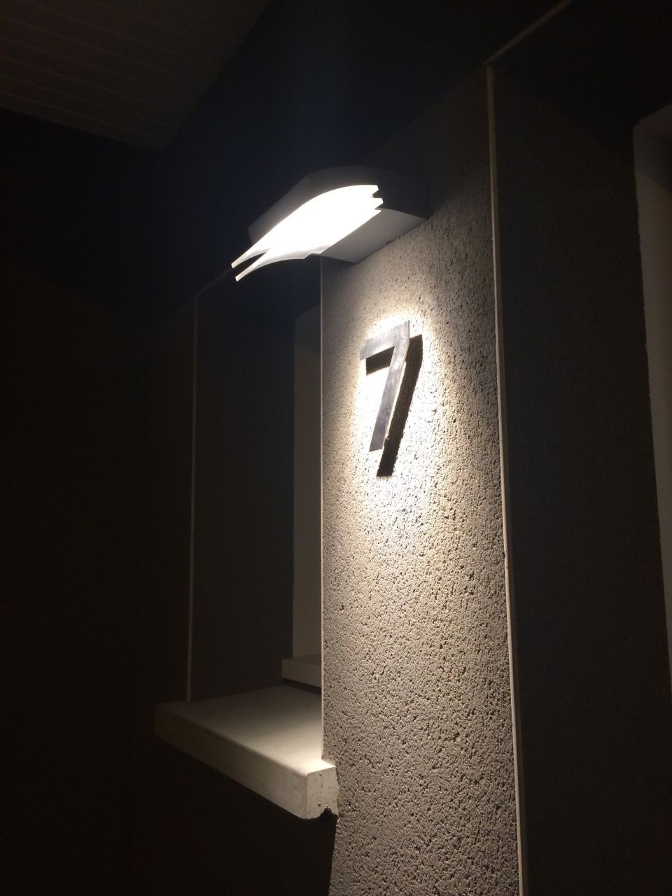 Lumière de l'entrée la nuit .