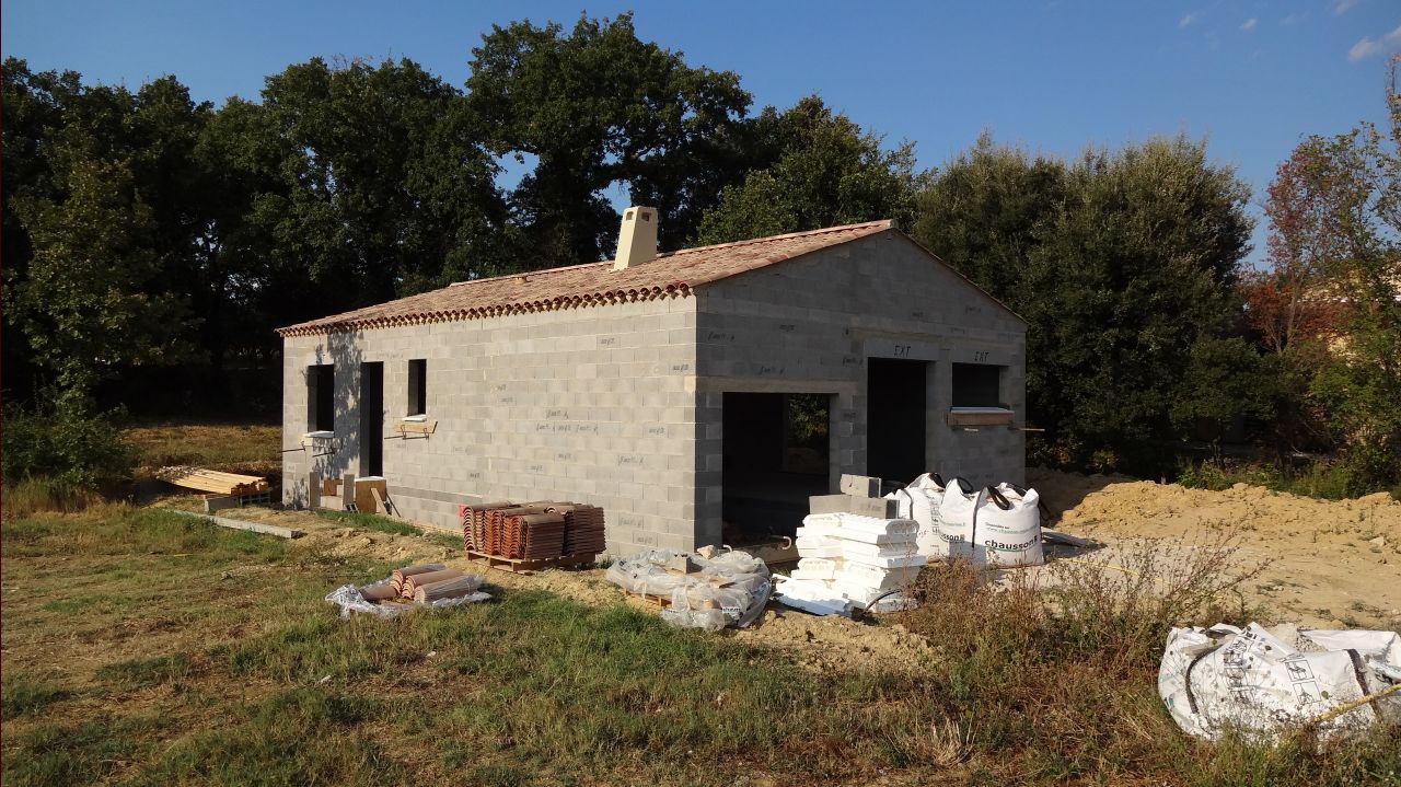 Toiture terminée, appuis de fenêtre de porte et de baie posé, au top!!!