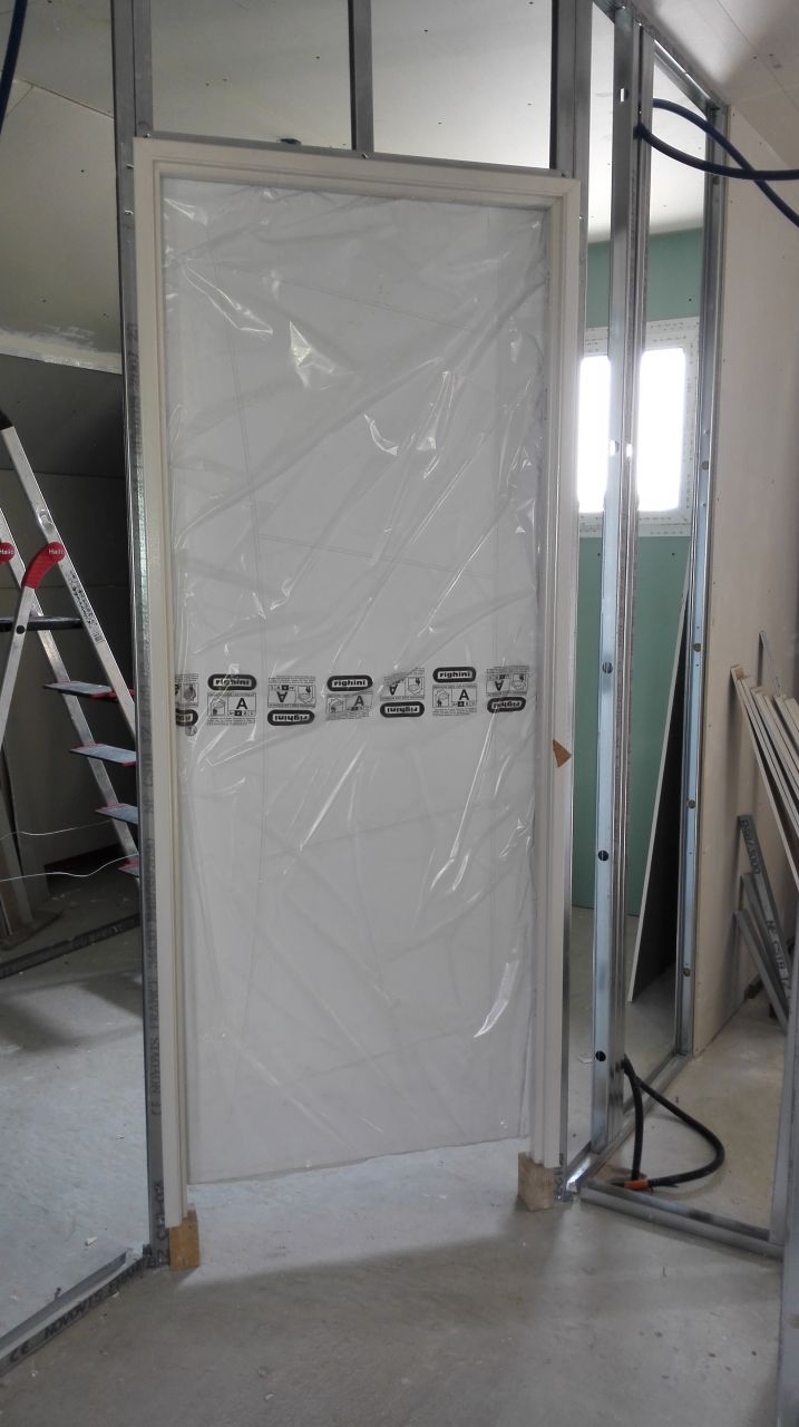 Pose des portes à l'étage