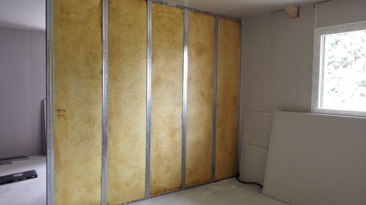 Cloison et isolation en laine de verre