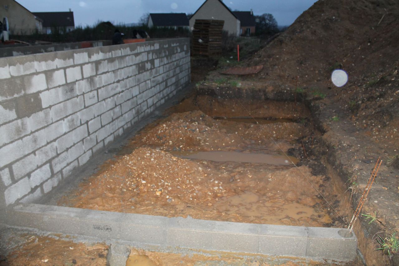 Fondations de la future terrasse.