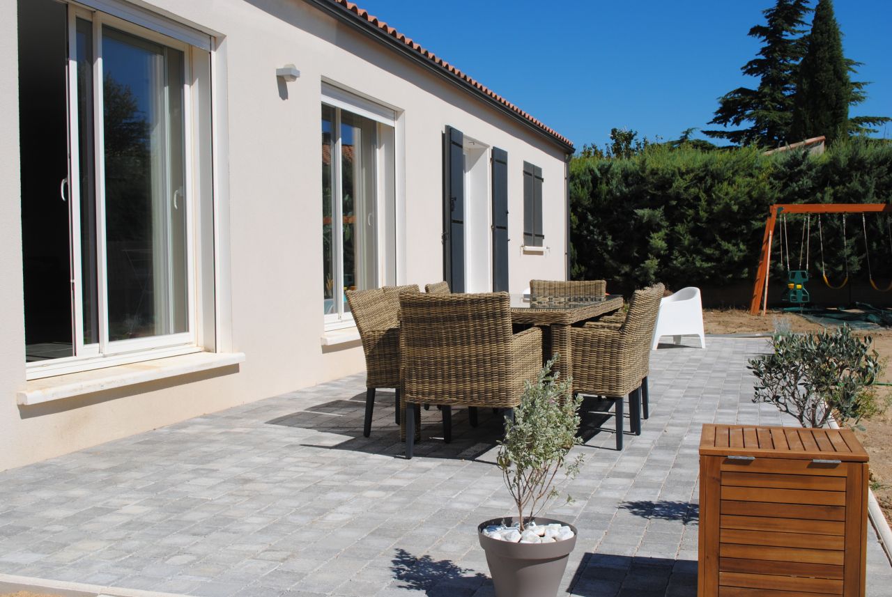 Vue d'ensemble de la terrasse au sud