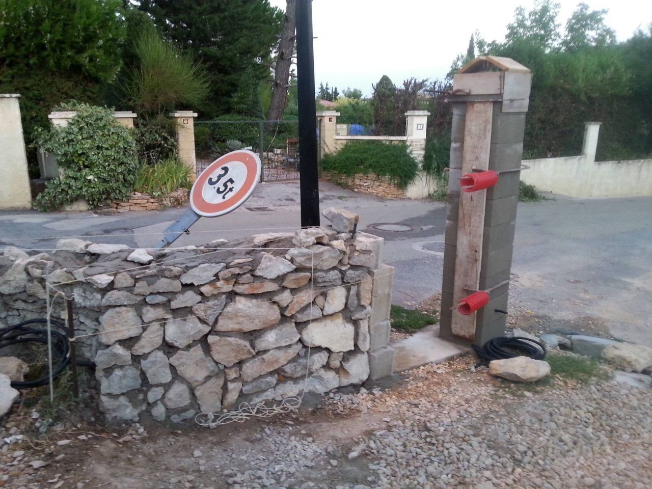 Poteau entrée maison