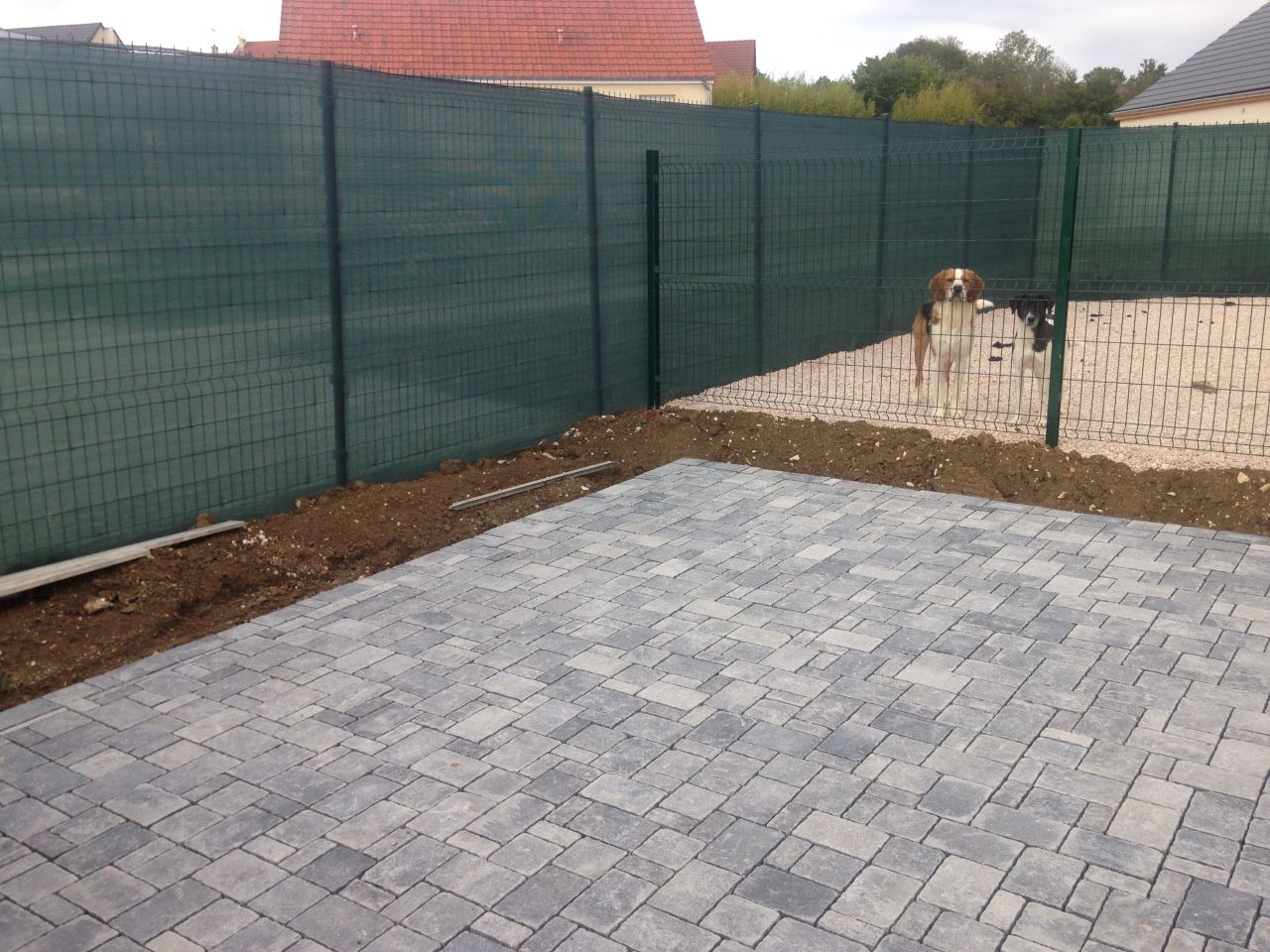 Mise en place du pavage dans les teintes gris ardoise