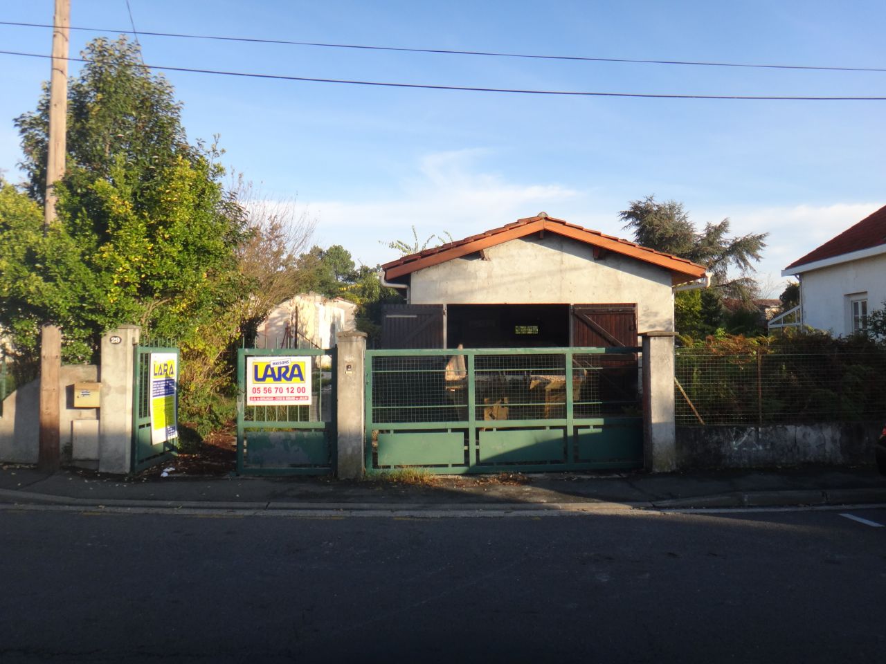 Facade avec le garage a detruire.