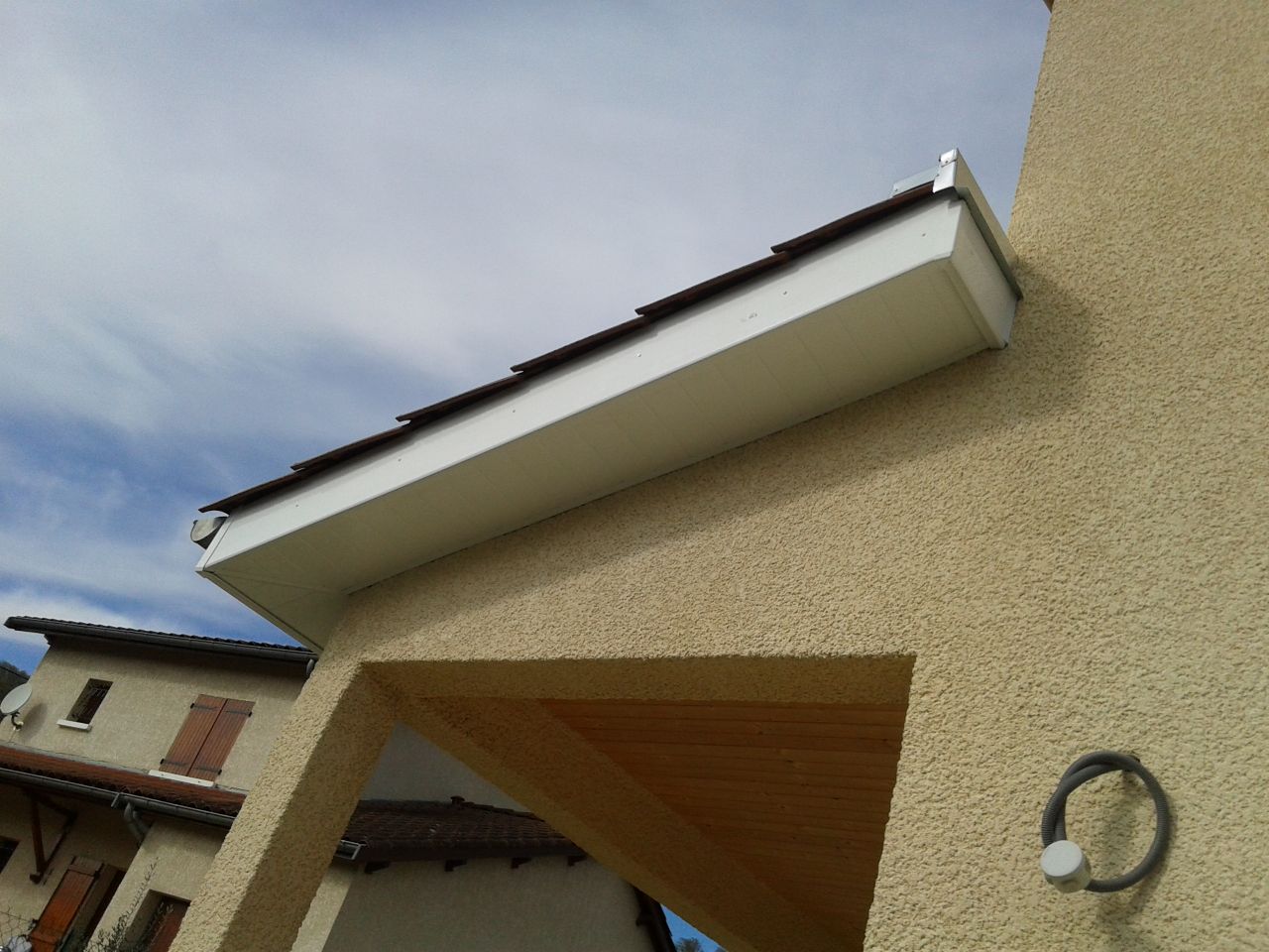 Debord de toit pvc rénovation belrive