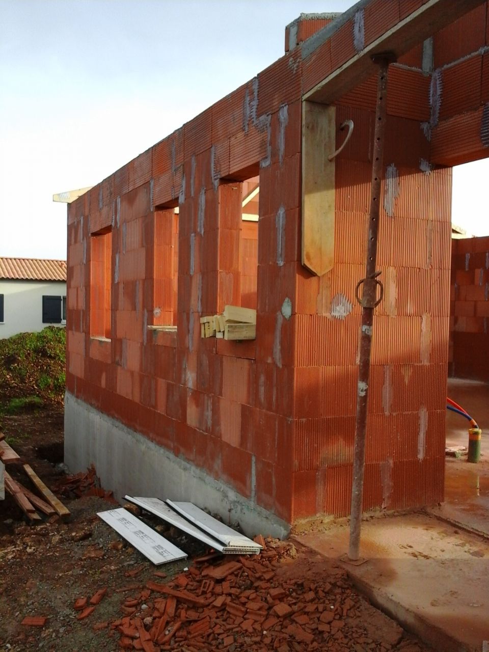 Fentres des chambres et salle de bain.