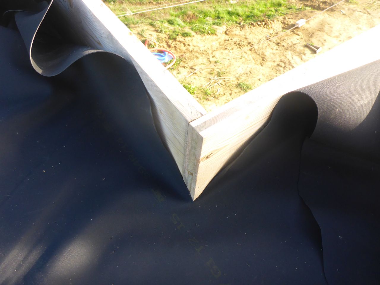 Découpe d'un angle rentrant / membrane EPDM
