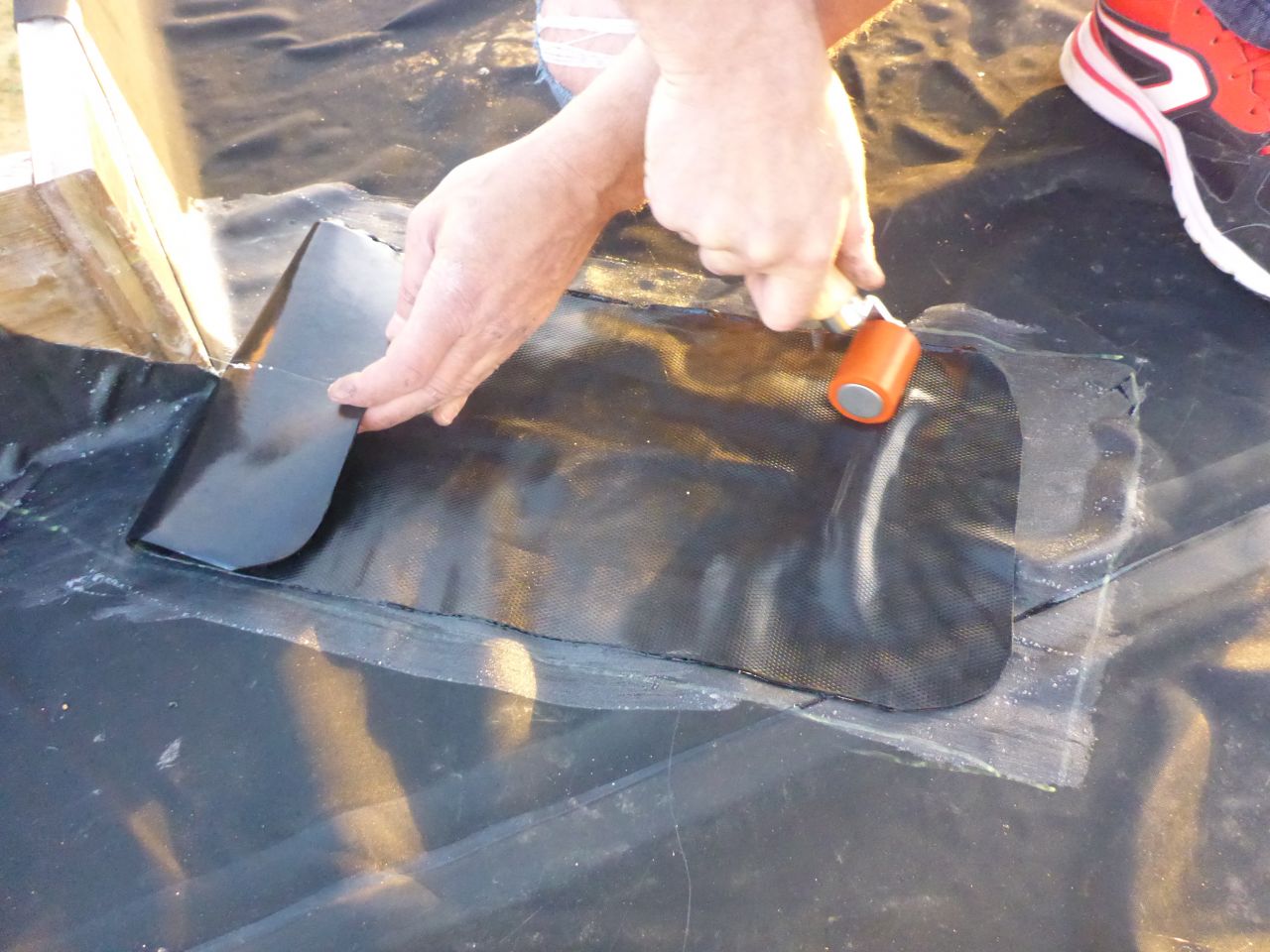 Mise en place d'un flashform dans un angle rentrant / membrane EPDM