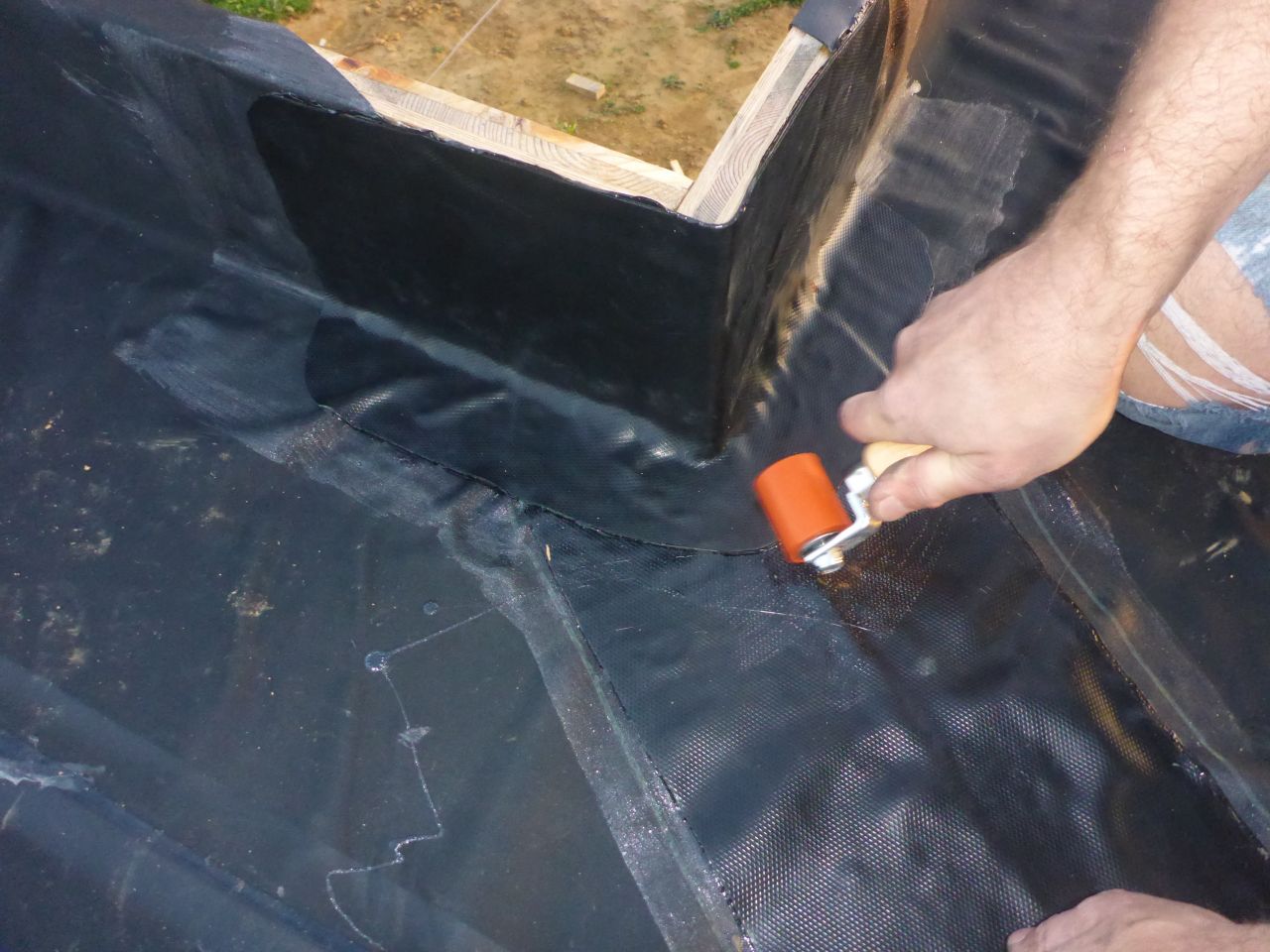 Mise en place d'un flashform dans un angle rentrant / membrane EPDM