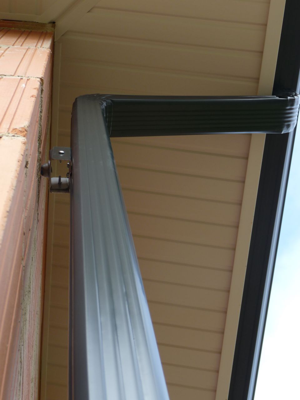 Détail fixation gouttière