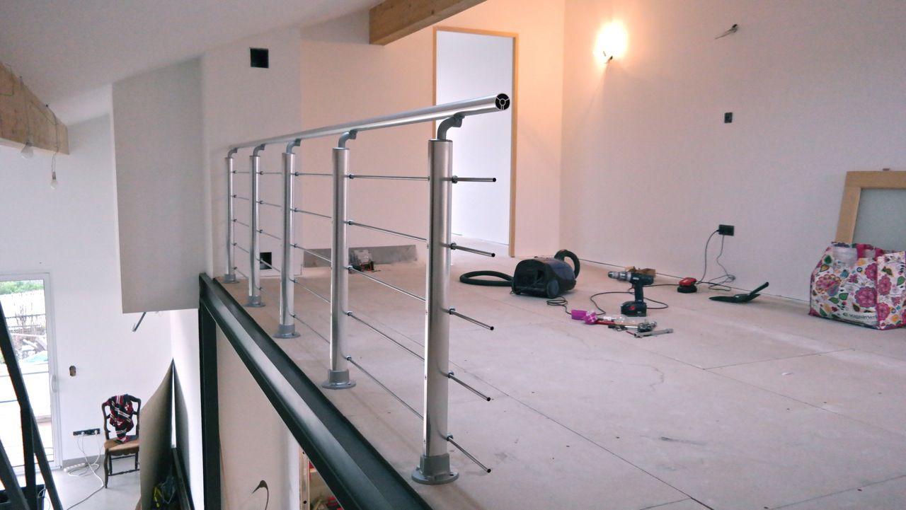 pose balustrade mezzanine
