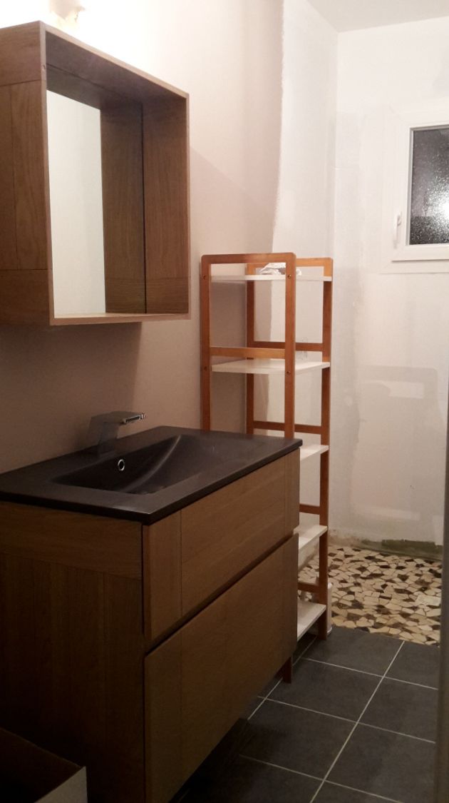 Salle d'eau presque terminée, il ne reste plus que la faïence et la porte de douche