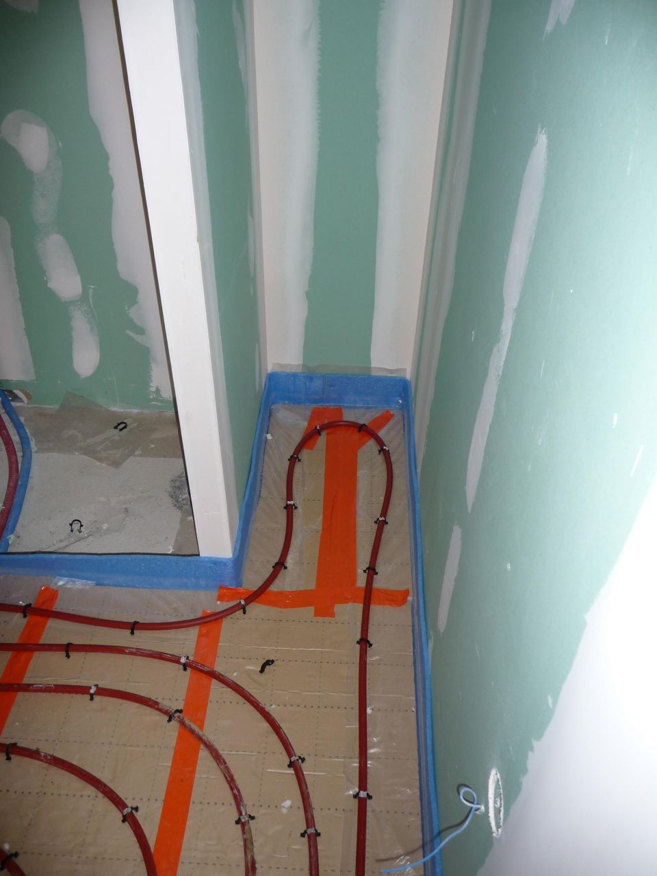 le placard se salle de bain sera chauffé, c'est au nord, on laisse comme ça