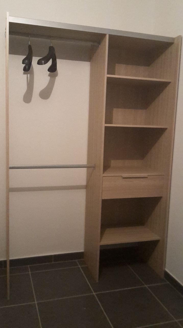 Dressing de l'entrée de chez Castorama