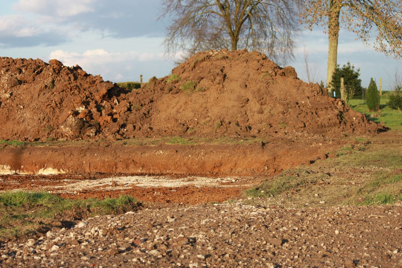 Excavation   chemin d'accs