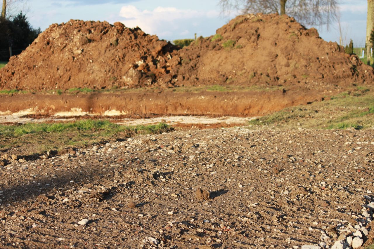 Excavation et le chemin d'accs