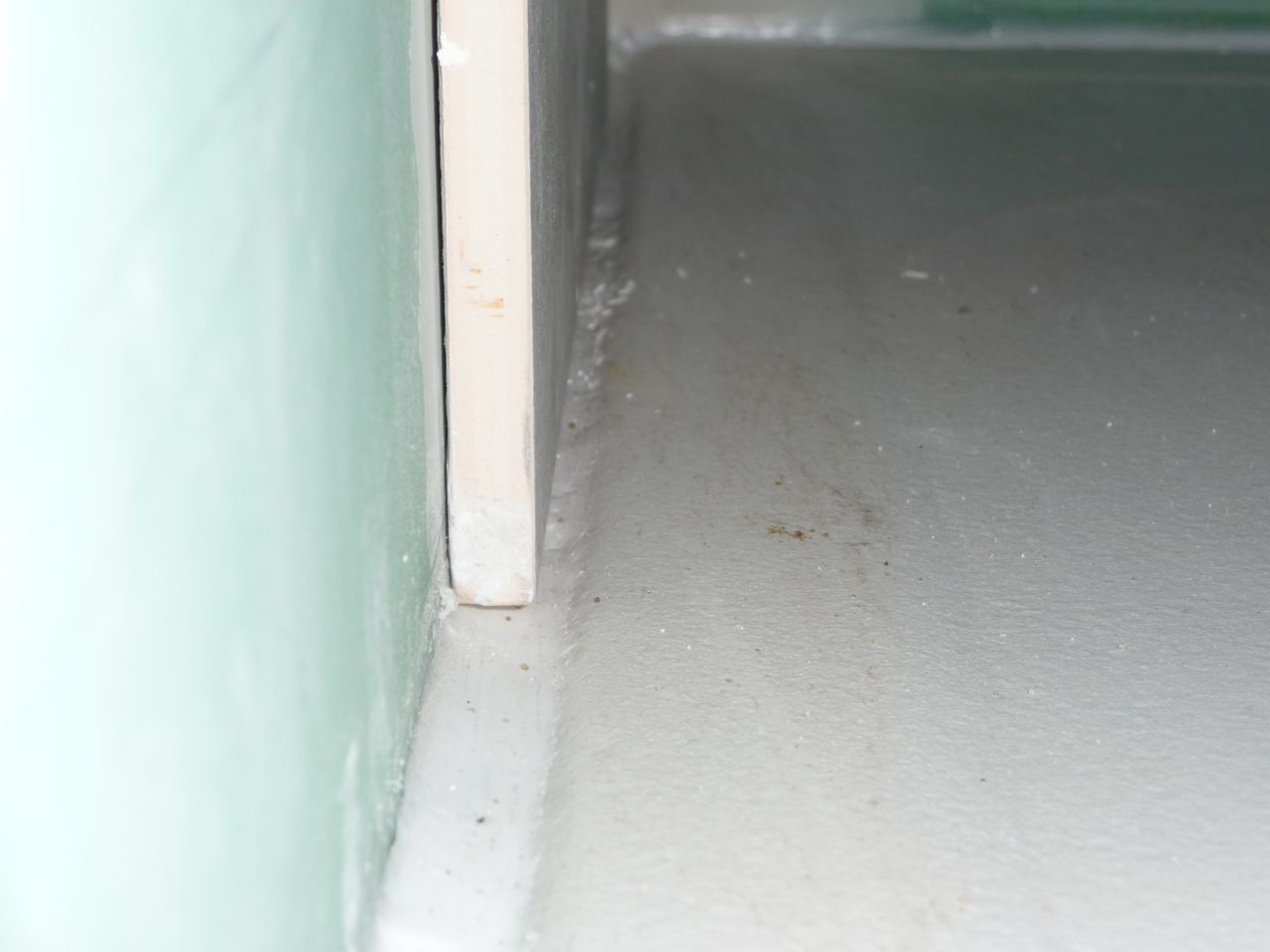 Faïence et épaisseur du cordon de silicone du receveur de douche