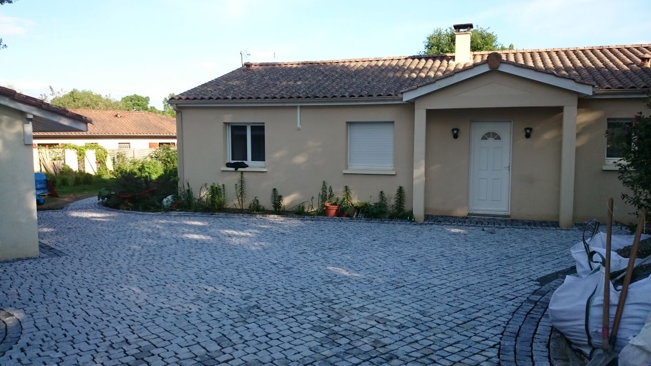 La cour terminé mais sans les joints.