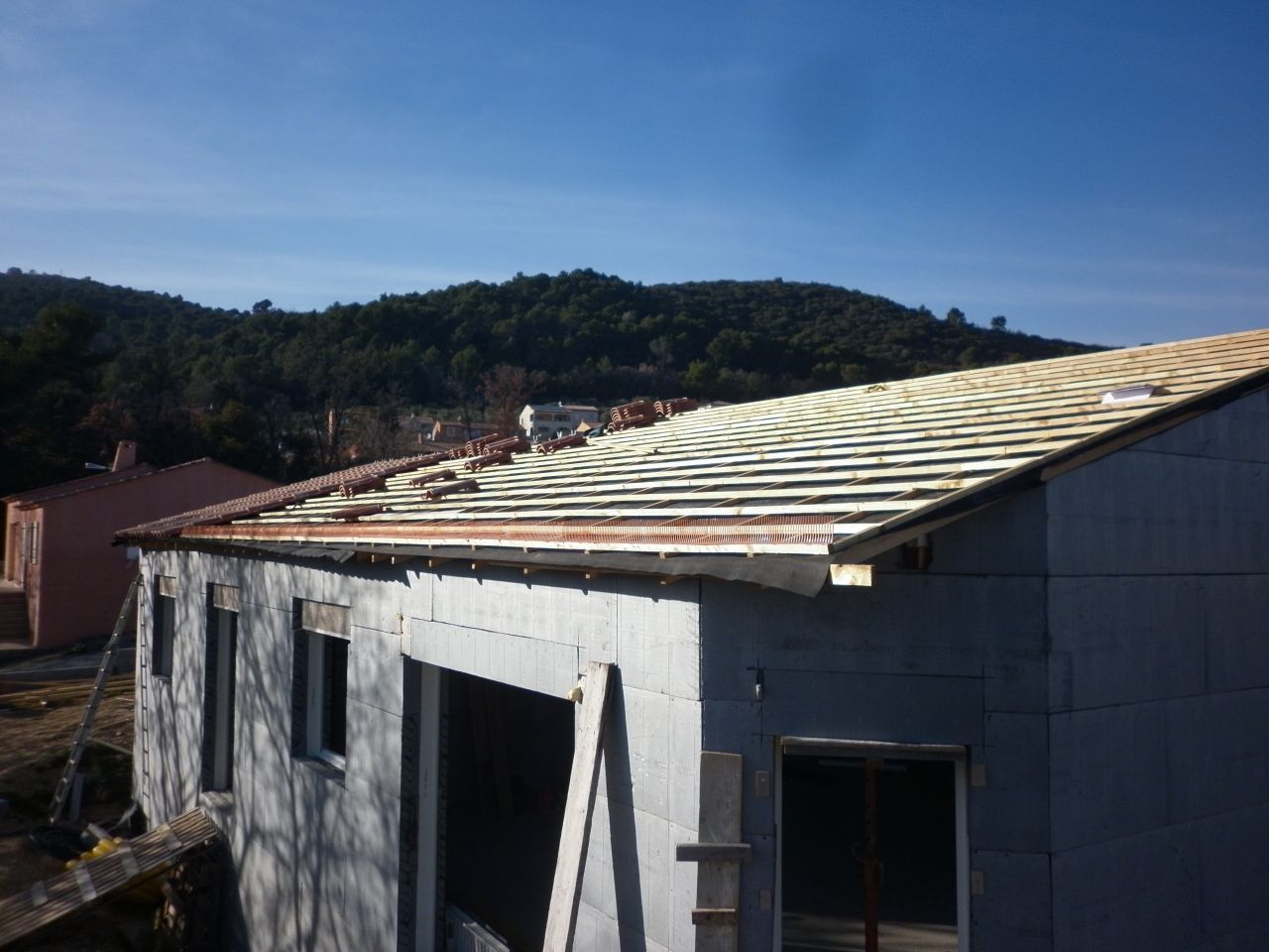 Début de la pose des tuiles