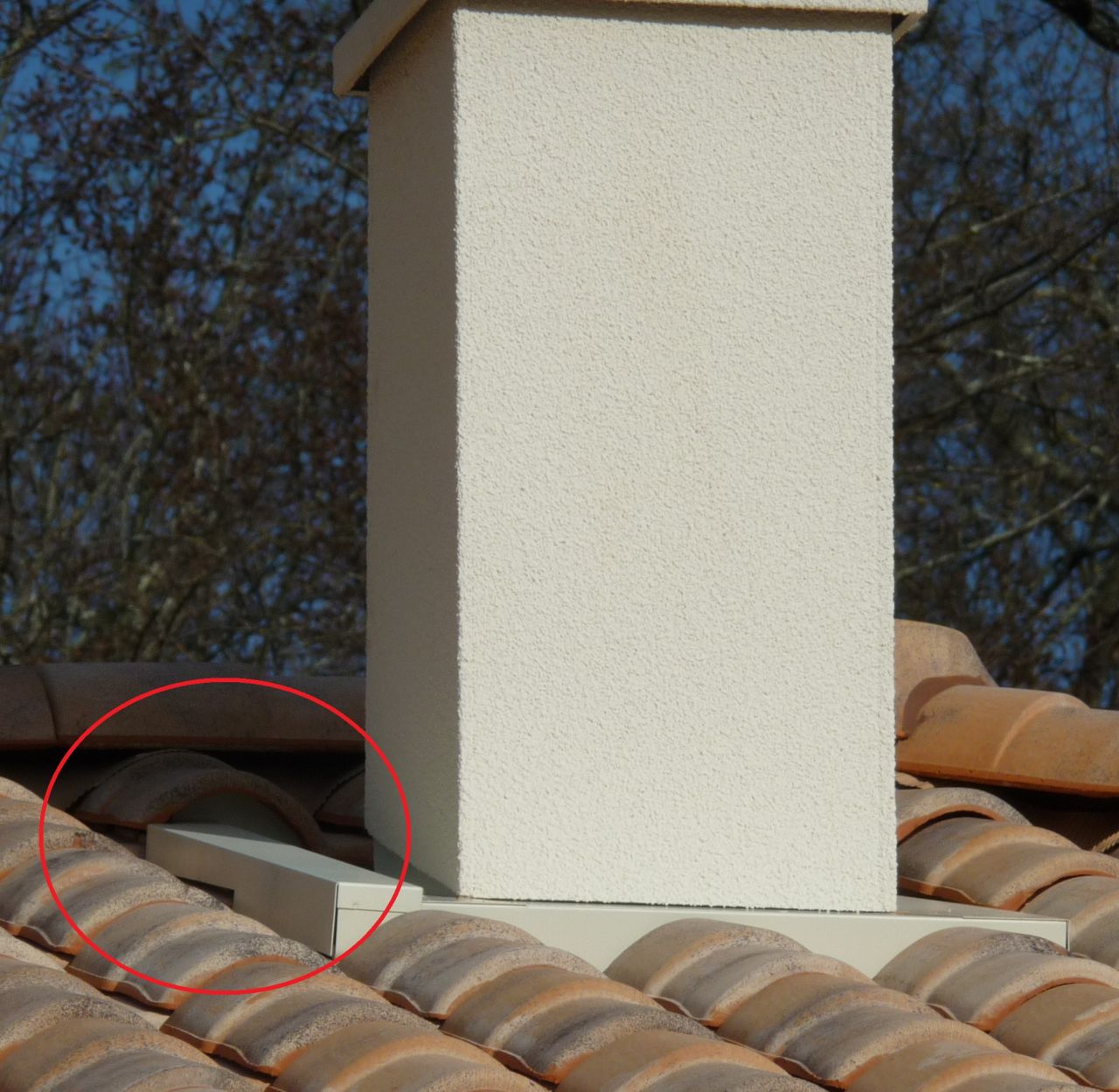 légère fuite au niveau du socle de cheminée