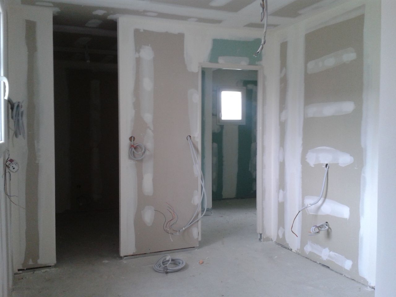 chambre vue sur dressing et sdb