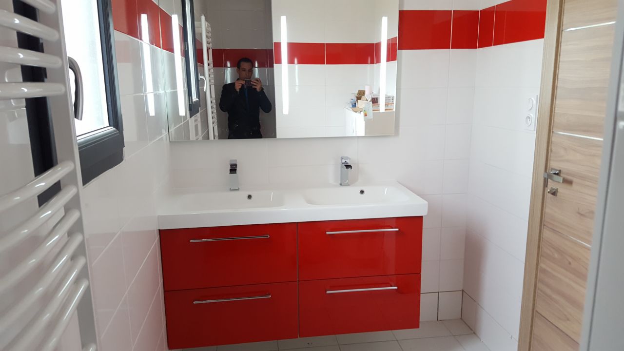 Salle de bain des enfants à l'étage.