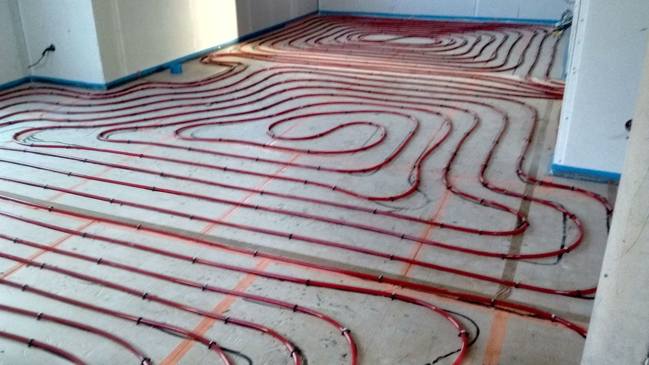 pose de l'isolant et du plancher chauffant fini.
