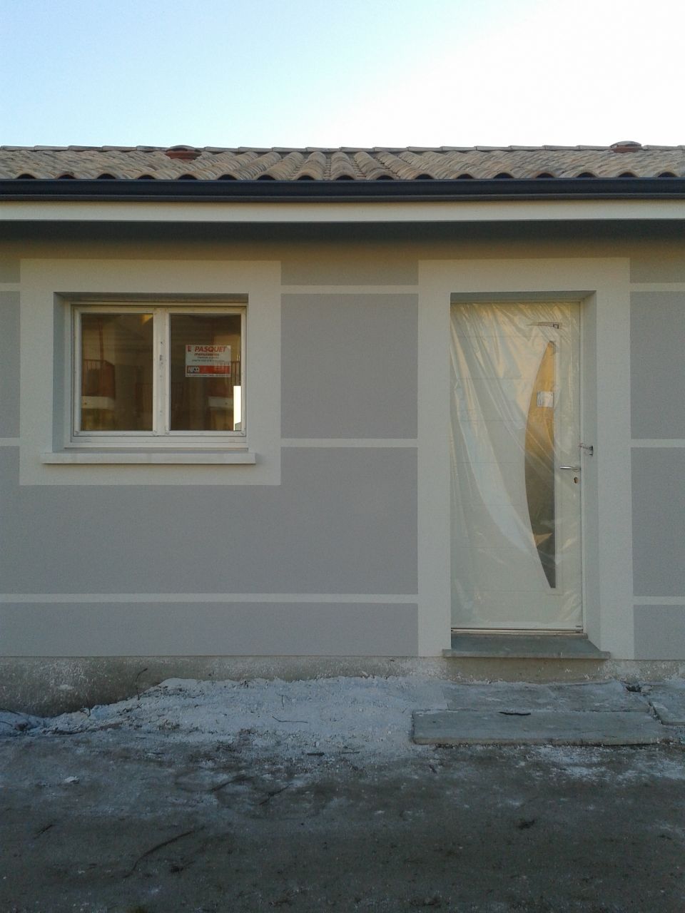 Porte entrée qui sera peinte en gris anthracite.