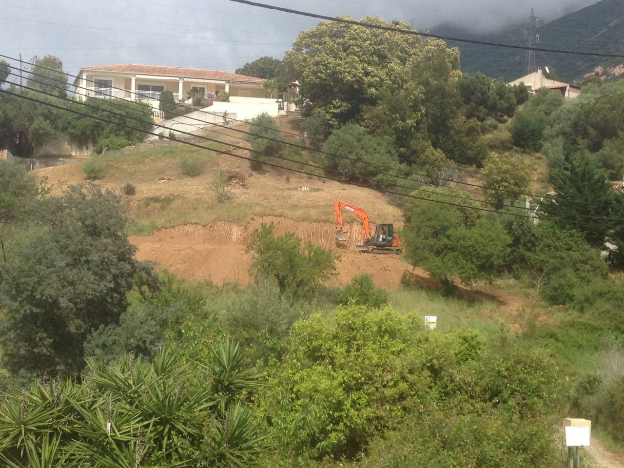 Terrassement, jour 1 : dbut de plateforme.