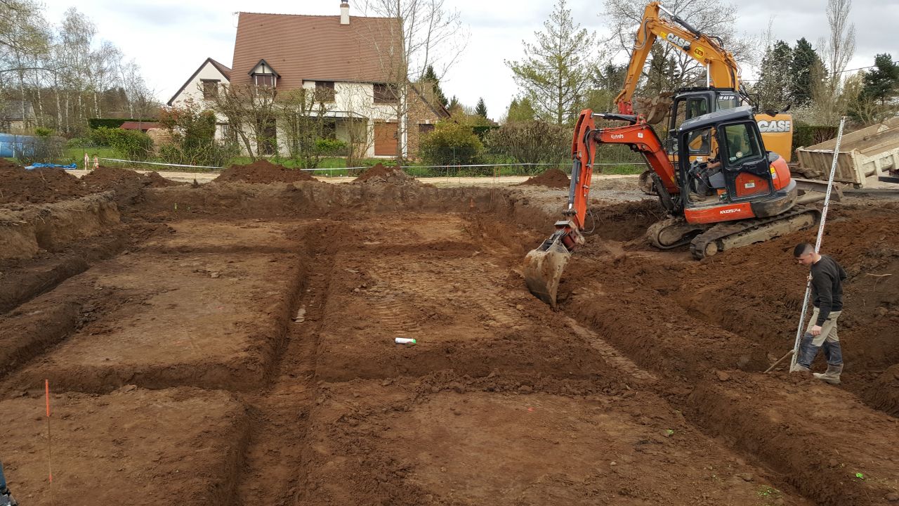 Terrassement du pavillon par l'entreprise Meneau Gerin
<br />
Profondeur : 1,00 m
<br />
Cubage de terre enlev : 350 m3