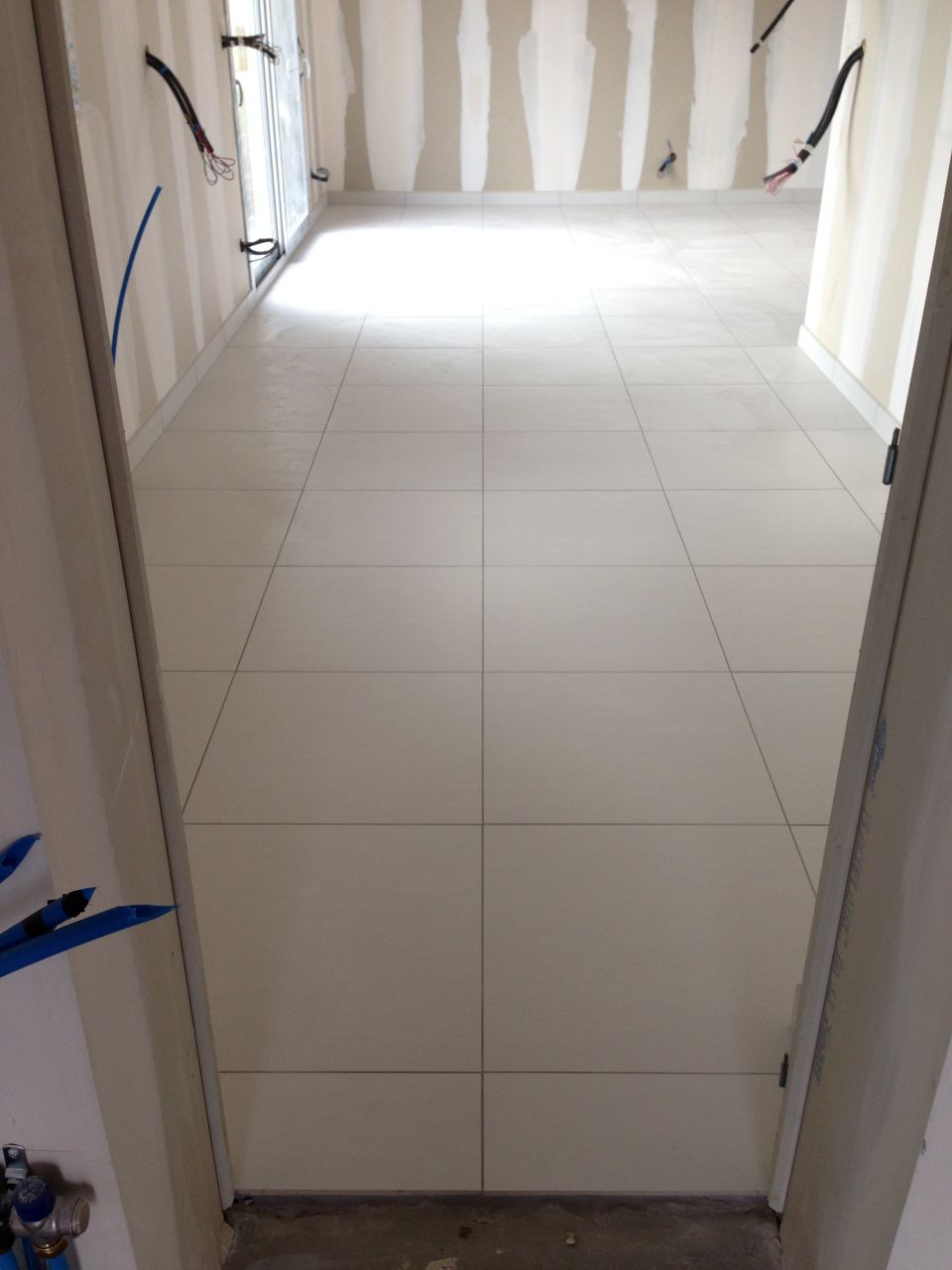 Carrelage blanc cassé gris 60x60 KOSHI - Joint gris clair
