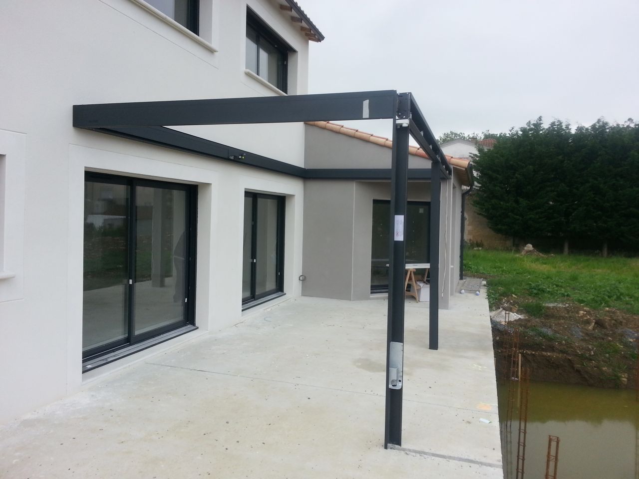 début de la pose pergola BRUSTOR début de la pose pergola BRUSTOR