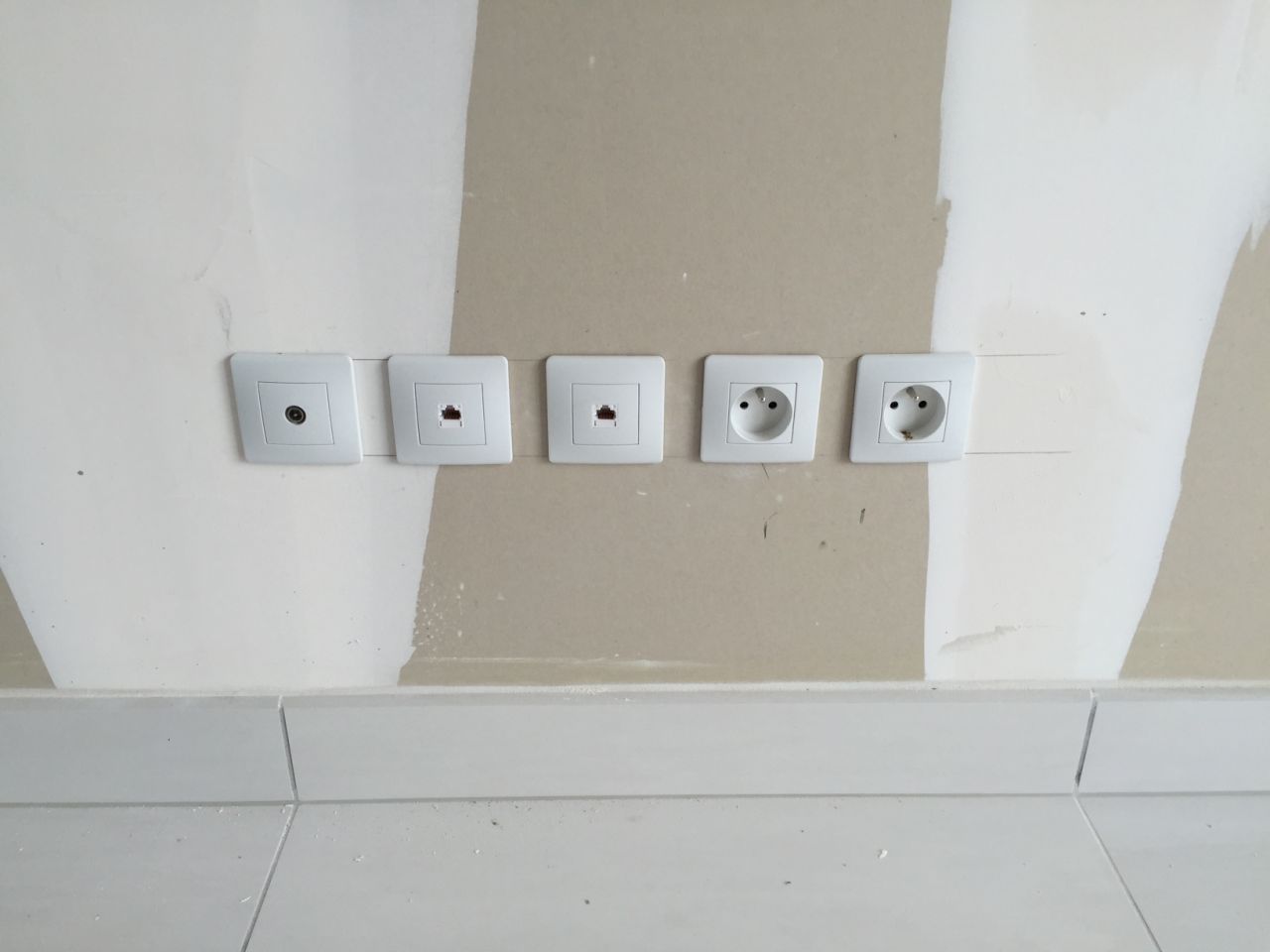 RJ45 + prise TV + prises