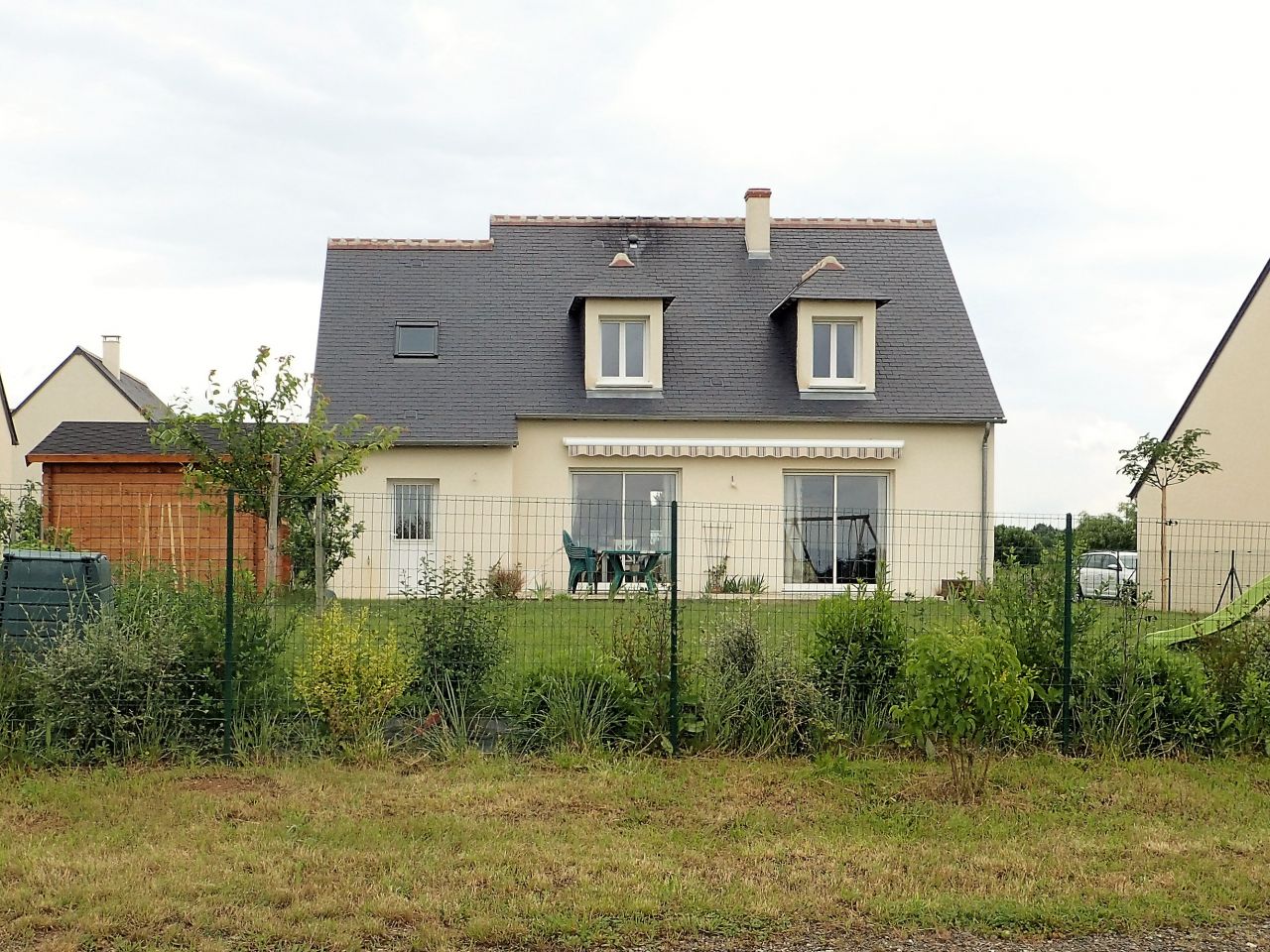 Haie, 3 ans d'age (et autant de tailles sévères).
<br />

<br />
ça pousse doucement