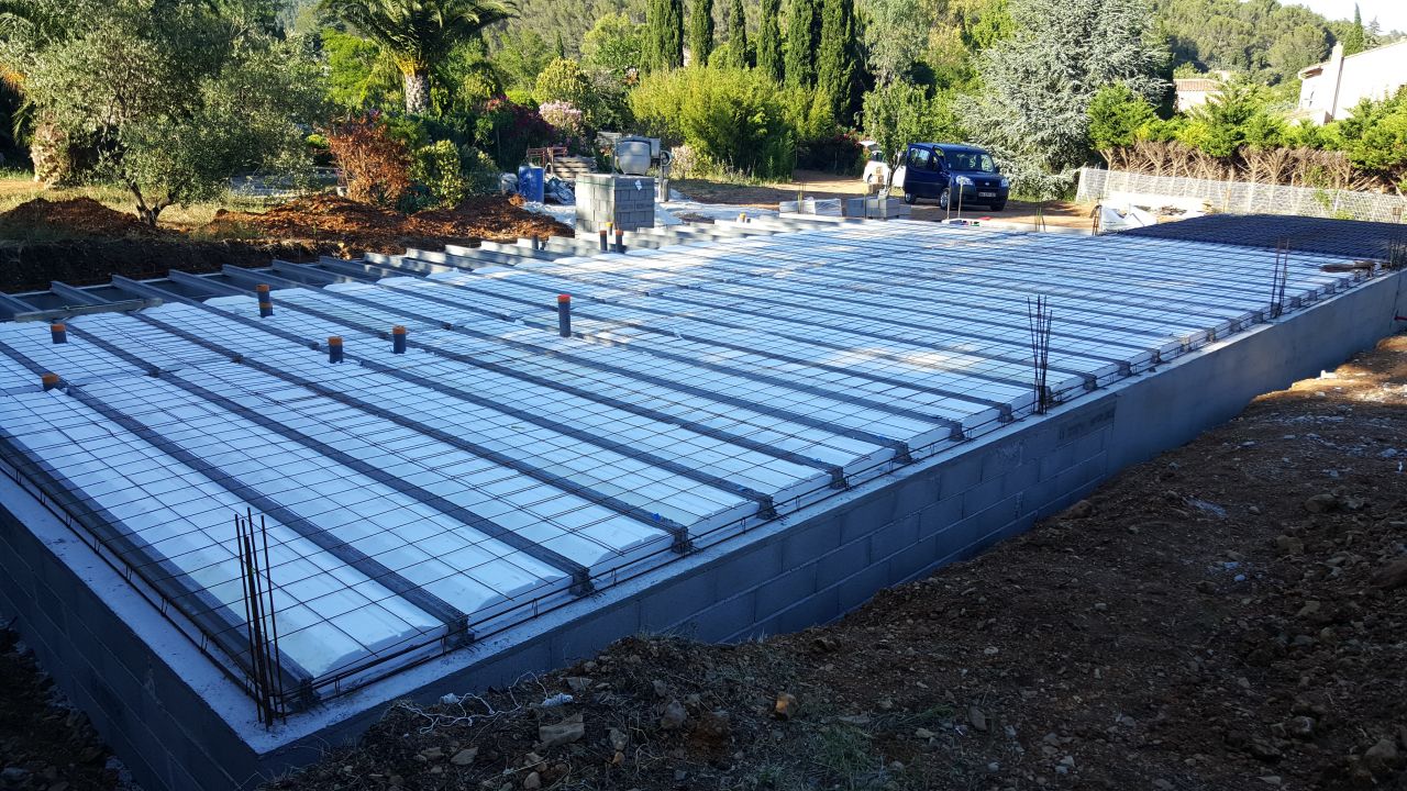 Pose du plancher en cours