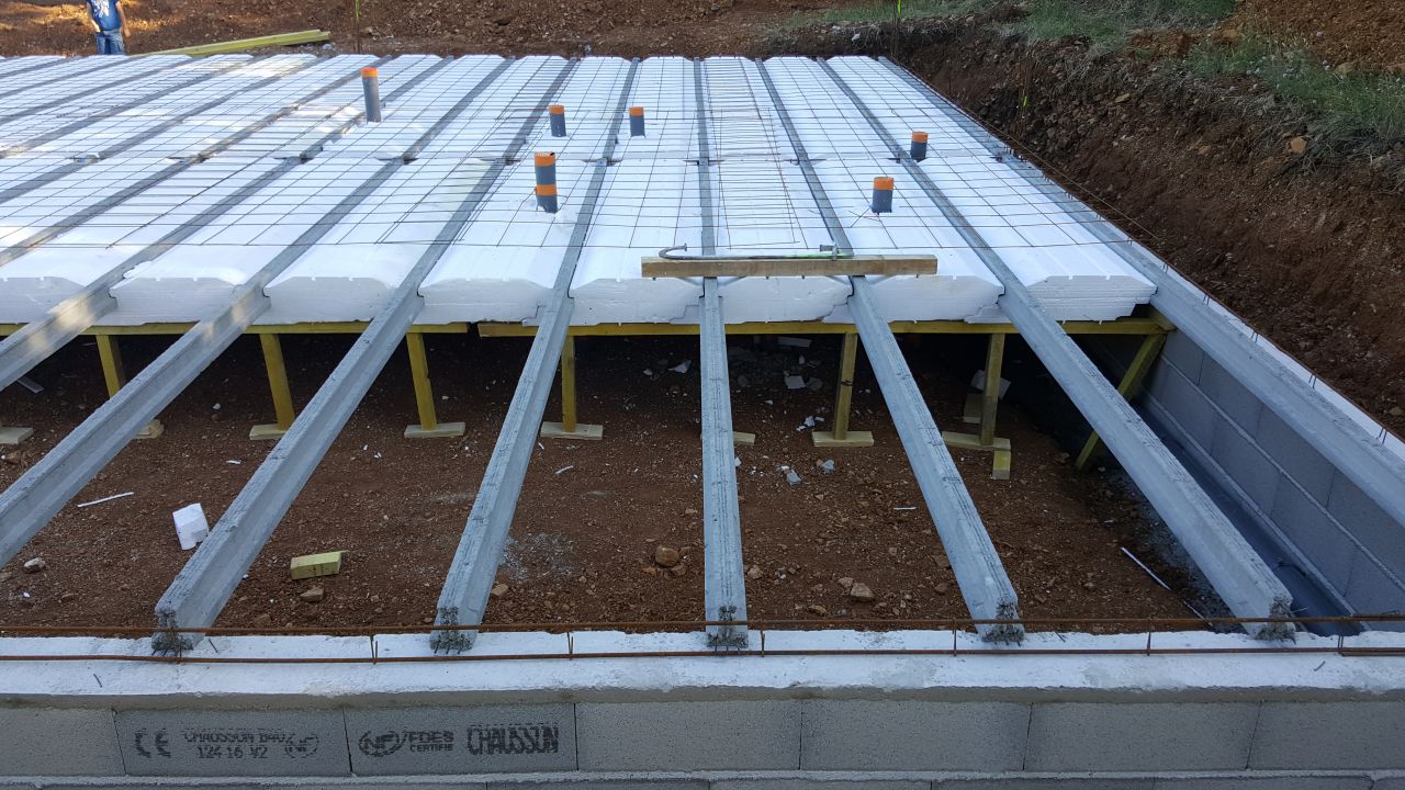 Pose du plancher en cours