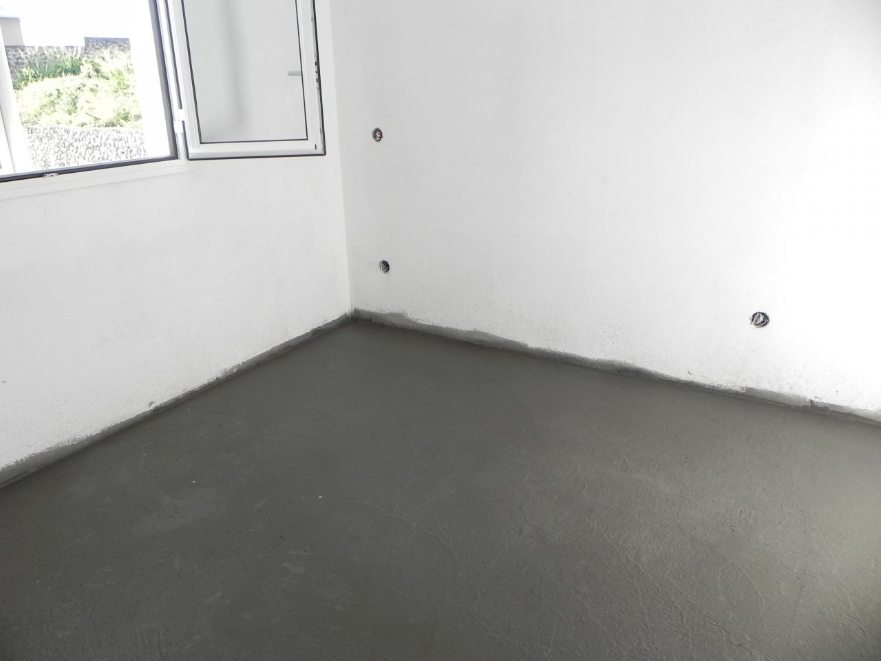 Chape coulée pour pose du parquet flottant (chambre)