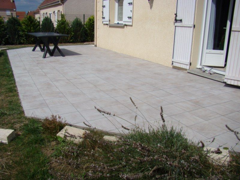 voici la terrasse carrel�e et joints faits