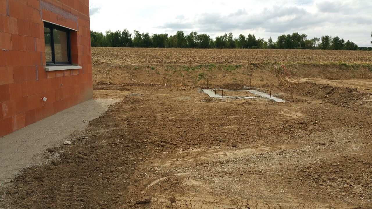 Fondations pour abris de jardin et enclos de notre toutou.