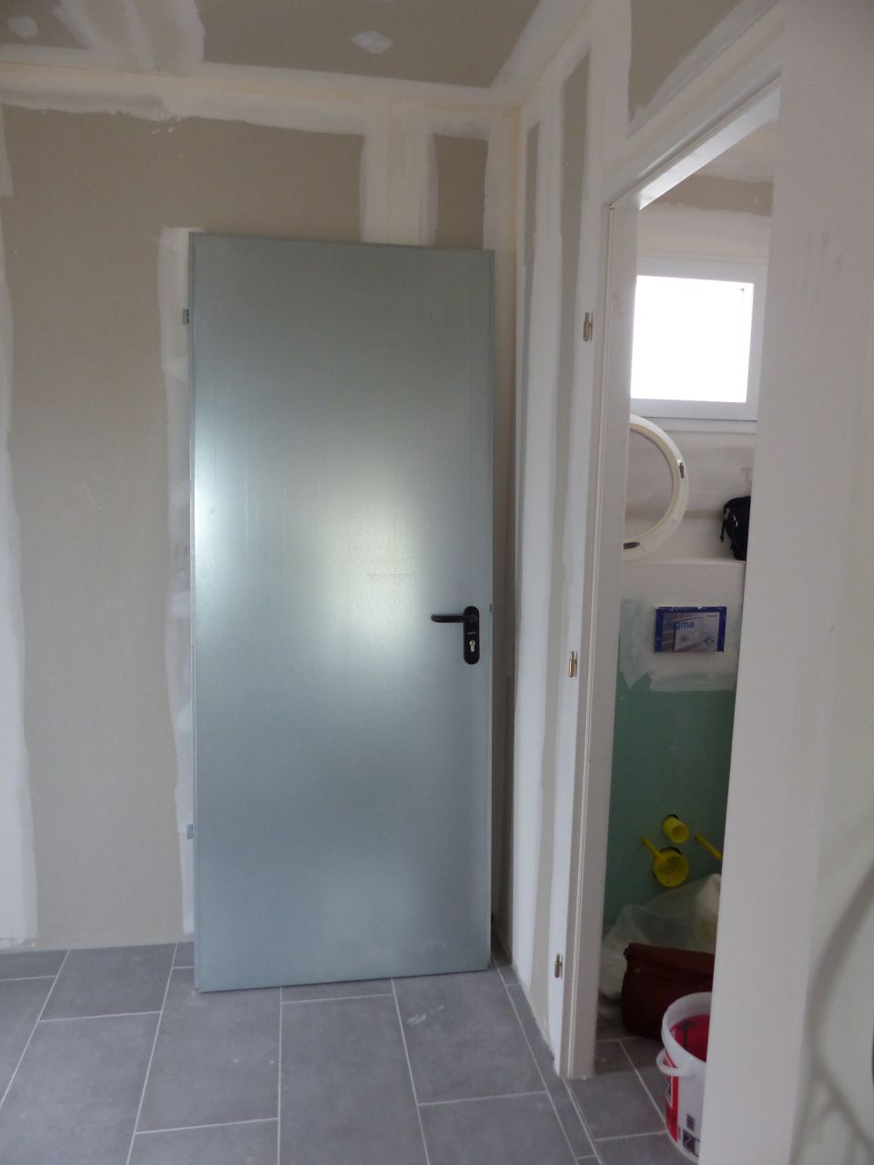 Porte vers escalier sous-sol