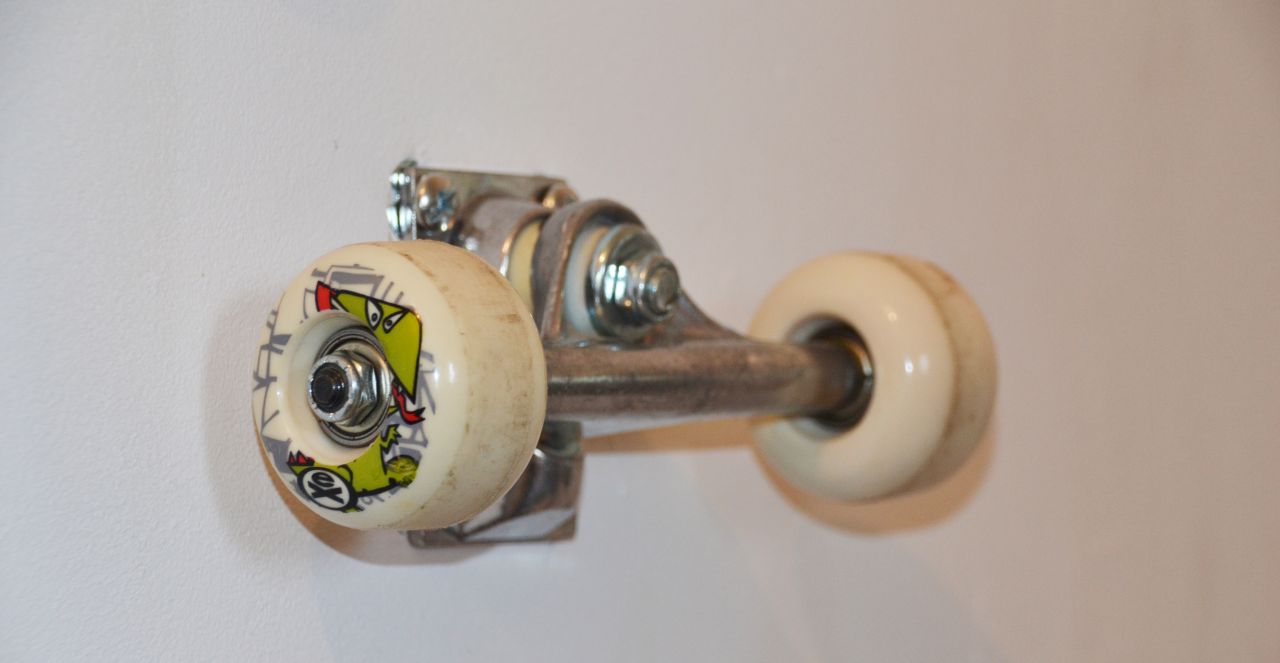 Porte manteau roulement skateboard