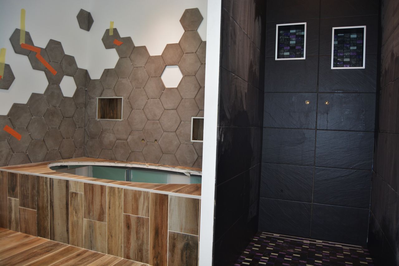 La faïence de la salle bain est quasi terminée !!