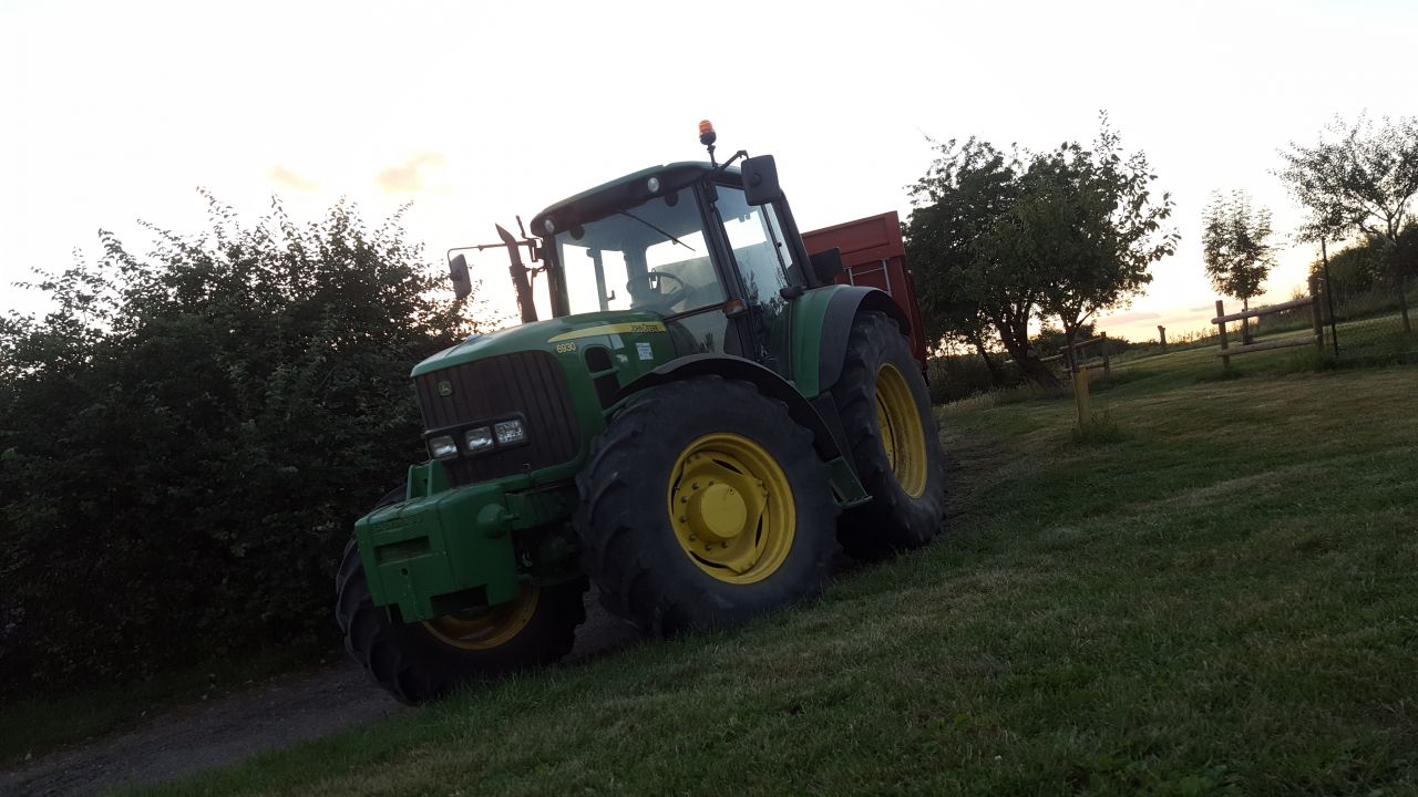 Le tracteur pour vacuer la terre