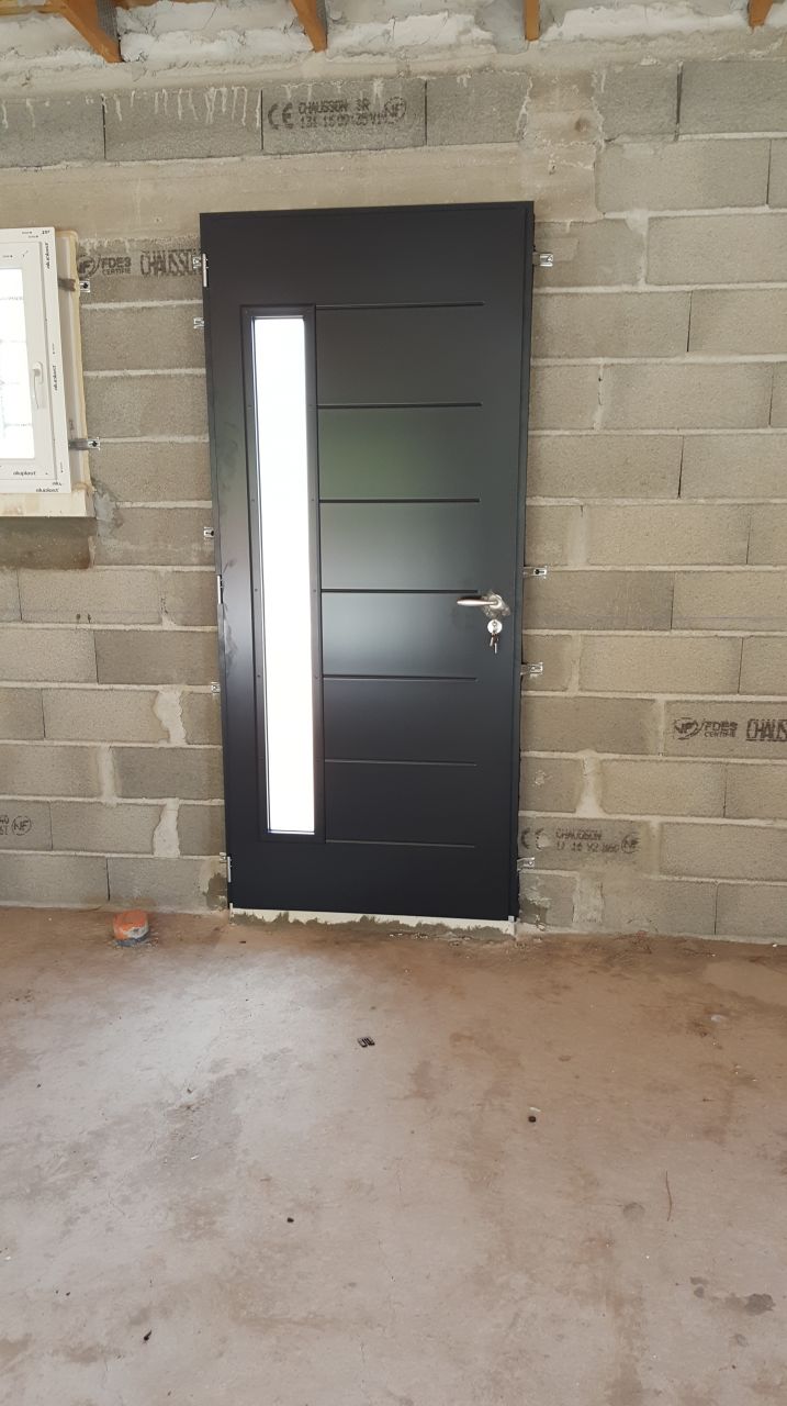 Porte avec fenêtre pour la lumière