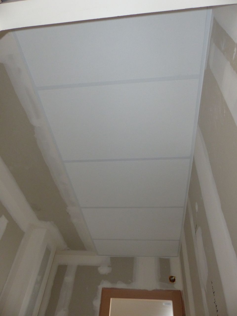 Plafond amovible du dressing pour l'accès à la VMC
