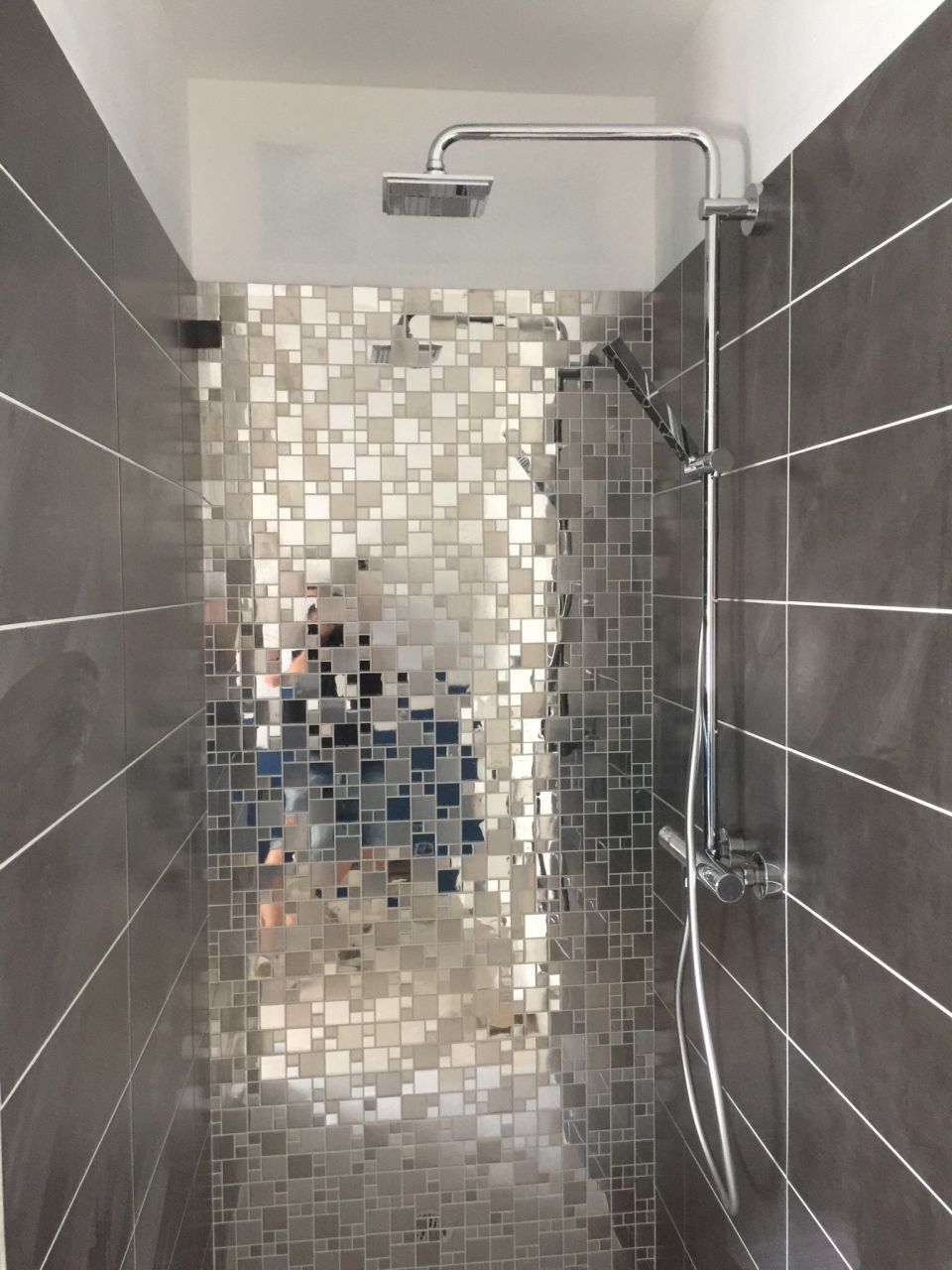 vue gÃ?©nÃ?©rale salle de bain Ã?©tage.