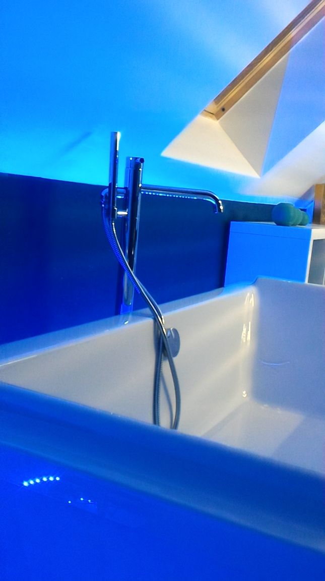 vue générale salle de bain étage.