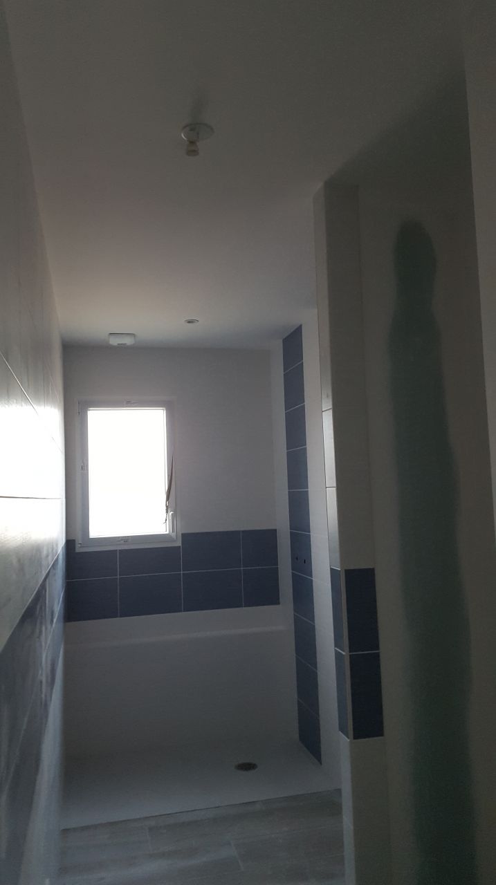 Peinture plafonds salle d'eau enfants