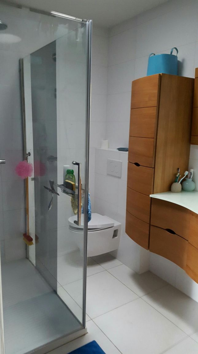 AJOUT PORTE DE DOUCHE dans notre salle de bains